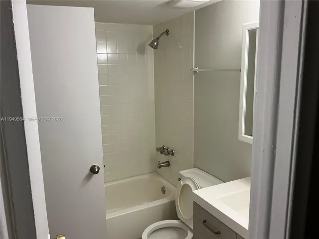 $1,499 | 206 Northeast 3rd Street, Unit 5, Hallandale Beach, FL 33009