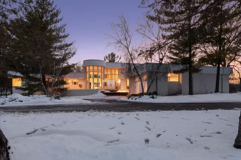 $1,700,000 | 16141 McGinty Road West, Minnetonka, MN 55391