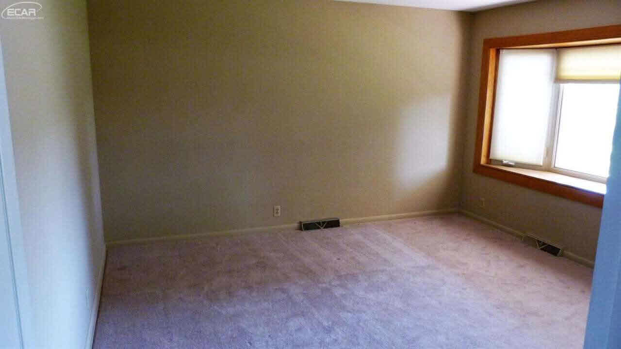 1328 Reid Road Flint, MI 48507 - Photo 17 of 27 21166541-16.JPG