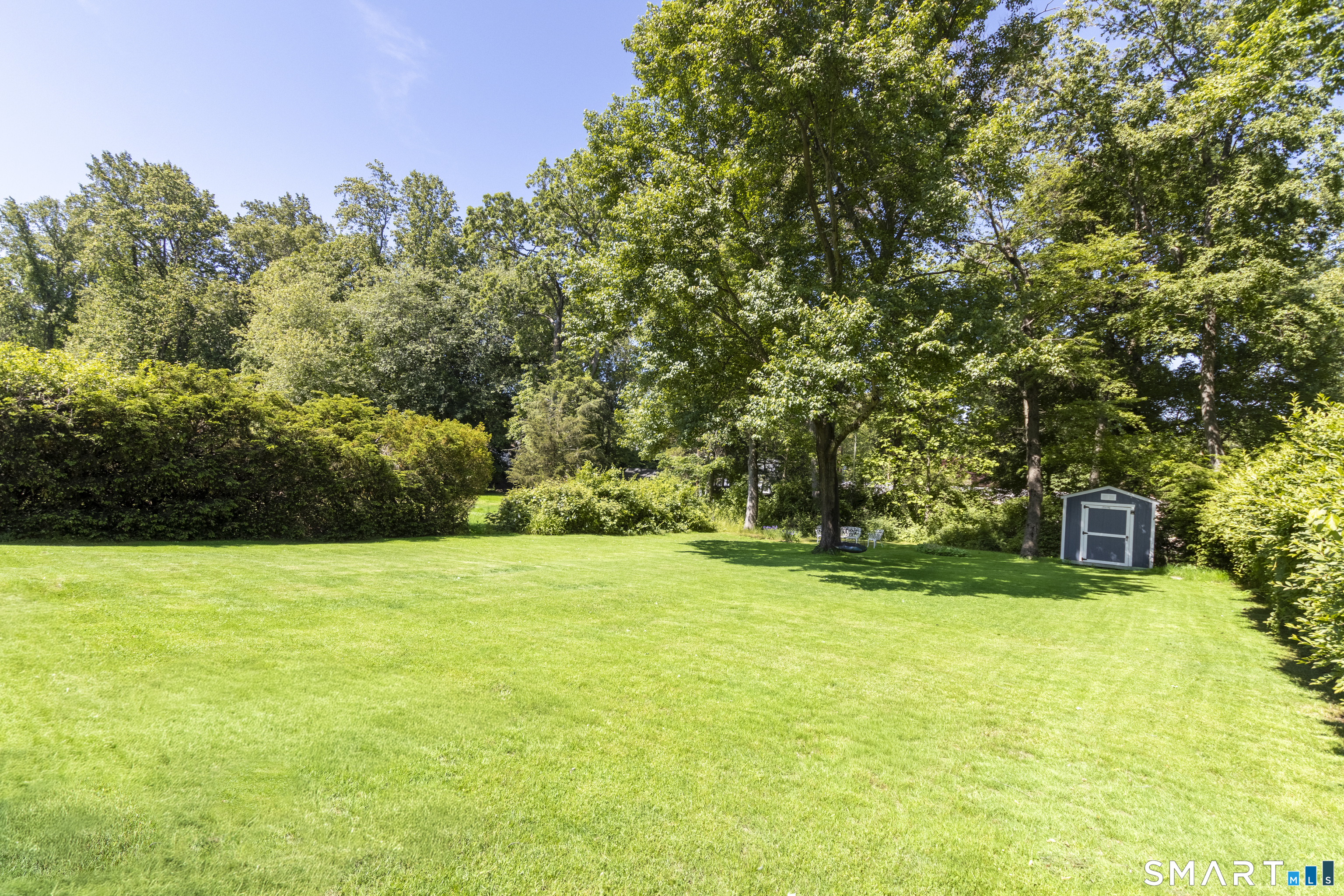 34 Robinwood Road Trumbull, CT 06611 - Photo 33 of 39