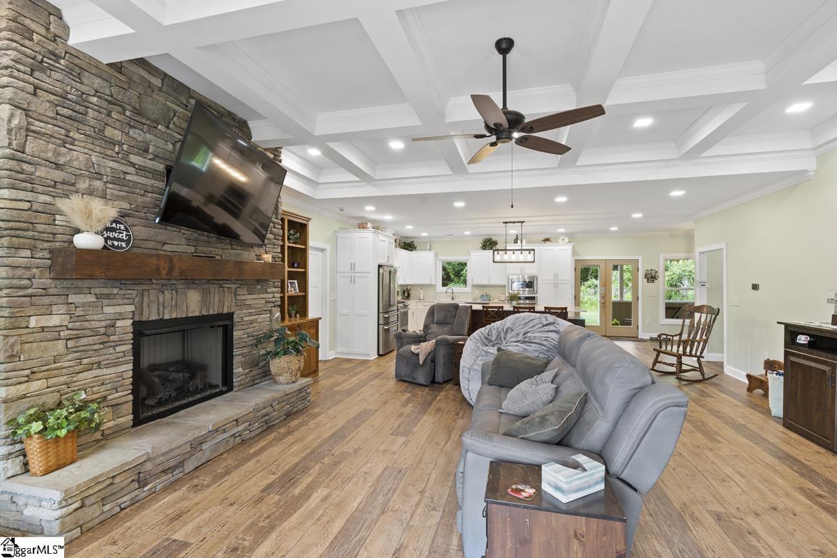 889 Murdock Road Due West, SC 29639 - Photo 3 of 28