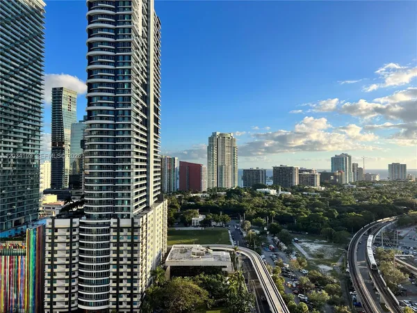 $2,600 | 79 Southwest 12th Street, Unit 2502S, Miami, FL 33130