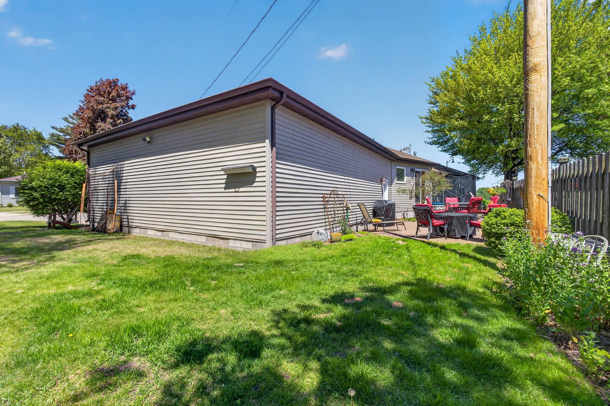 2829 Riverside Avenue Marinette, WI 54143 - Photo 5 of 41