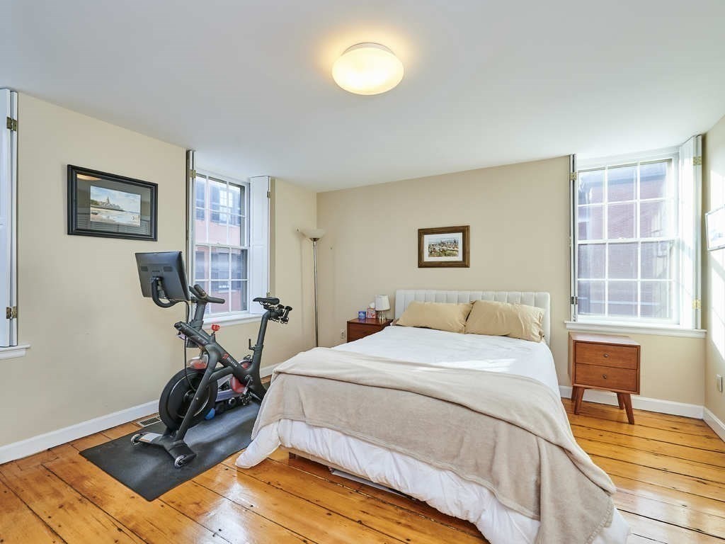 65 Pinckney Street, Unit 3 Boston, MA 02114 - Photo 8 of 14 a bedroom with a bed and a window