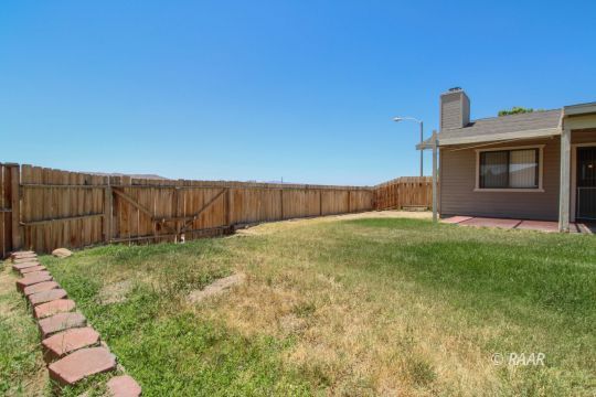 636 Heather Court Ridgecrest, CA 93555 - Photo 29 of 33 a view of a backyard