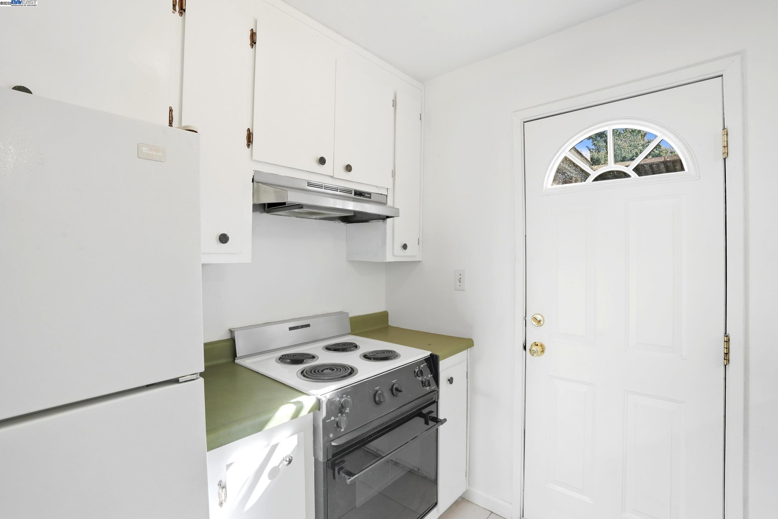 2067 Olivera Road, Unit B Concord, CA 94520 - Photo 7 of 23 a kitchen with a stove and a refrigerator