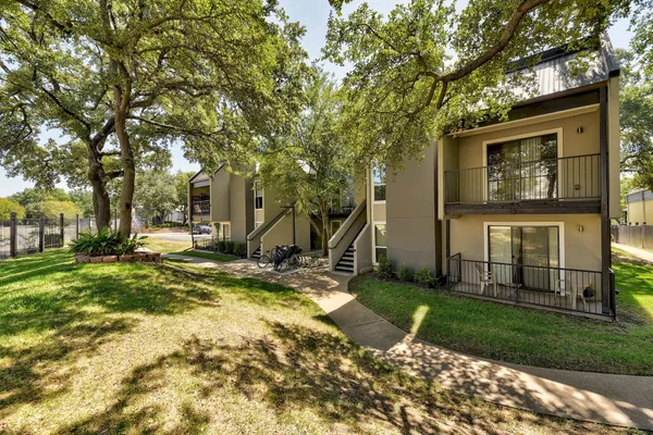 $1,600 | 935 La Posada Drive, Unit 213, Austin, TX 78752