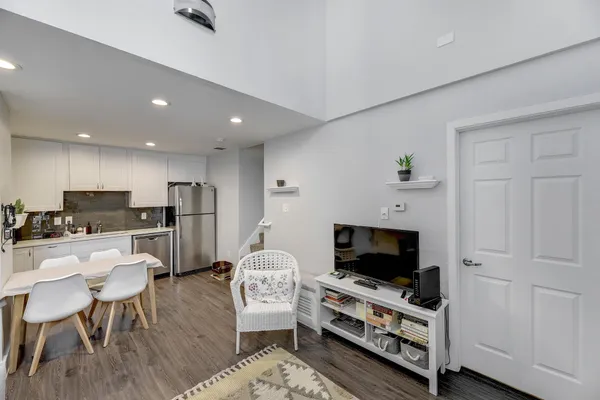 $1,600 | 935 La Posada Drive, Unit 213, Austin, TX 78752