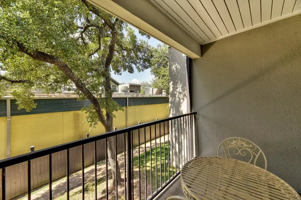 $1,600 | 935 La Posada Drive, Unit 213, Austin, TX 78752