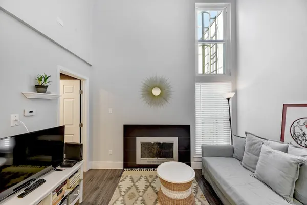 $1,600 | 935 La Posada Drive, Unit 213, Austin, TX 78752