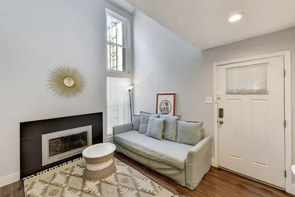 $1,600 | 935 La Posada Drive, Unit 213, Austin, TX 78752