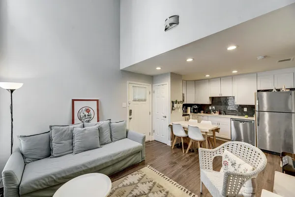 $1,600 | 935 La Posada Drive, Unit 213, Austin, TX 78752