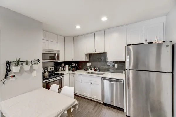 $1,600 | 935 La Posada Drive, Unit 213, Austin, TX 78752