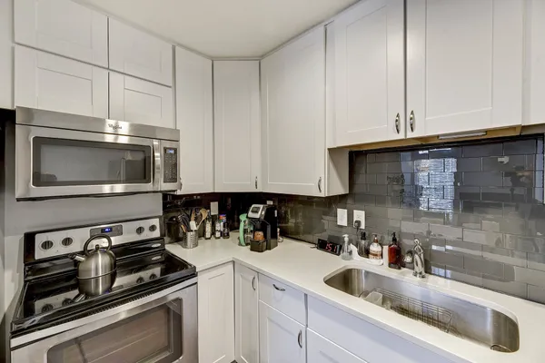 $1,600 | 935 La Posada Drive, Unit 213, Austin, TX 78752