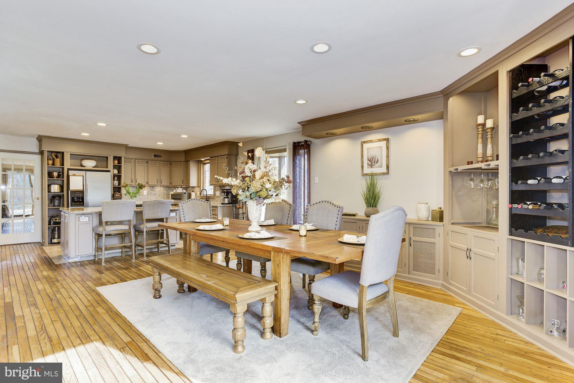 692 Woodlane Road Westampton, NJ 08060 - Photo 14 of 59 Breakfast Room With Built-in shelving