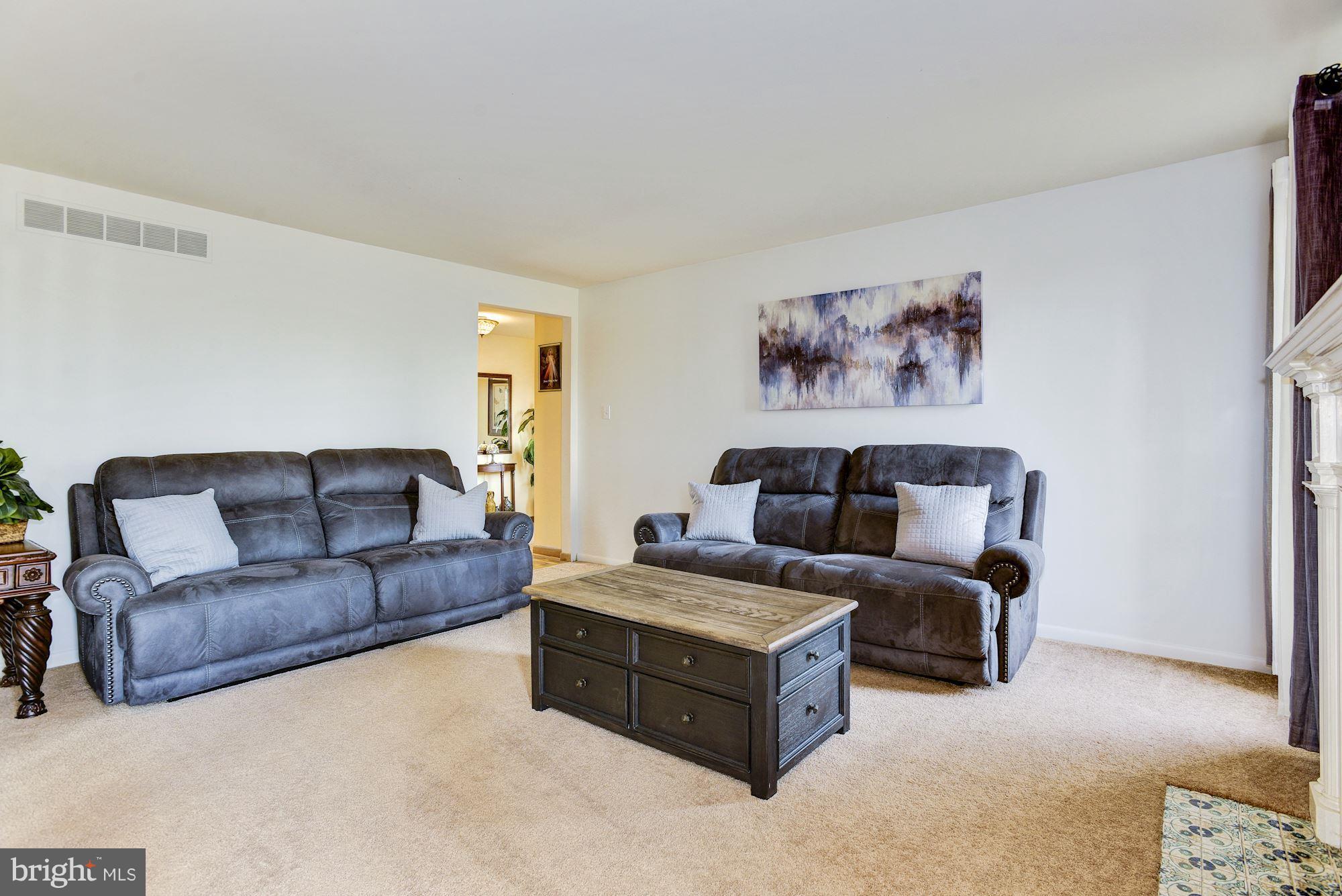 692 Woodlane Road Westampton, NJ 08060 - Photo 24 of 59 Formal Living Room