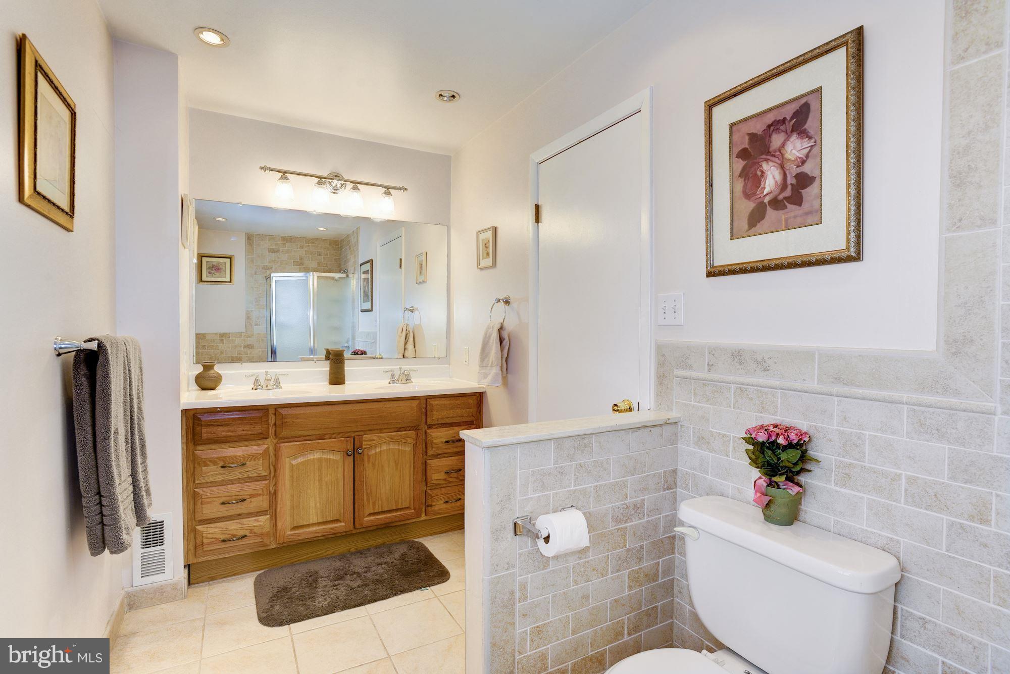 692 Woodlane Road Westampton, NJ 08060 - Photo 49 of 59 Full Bath Upper Level outside Loft