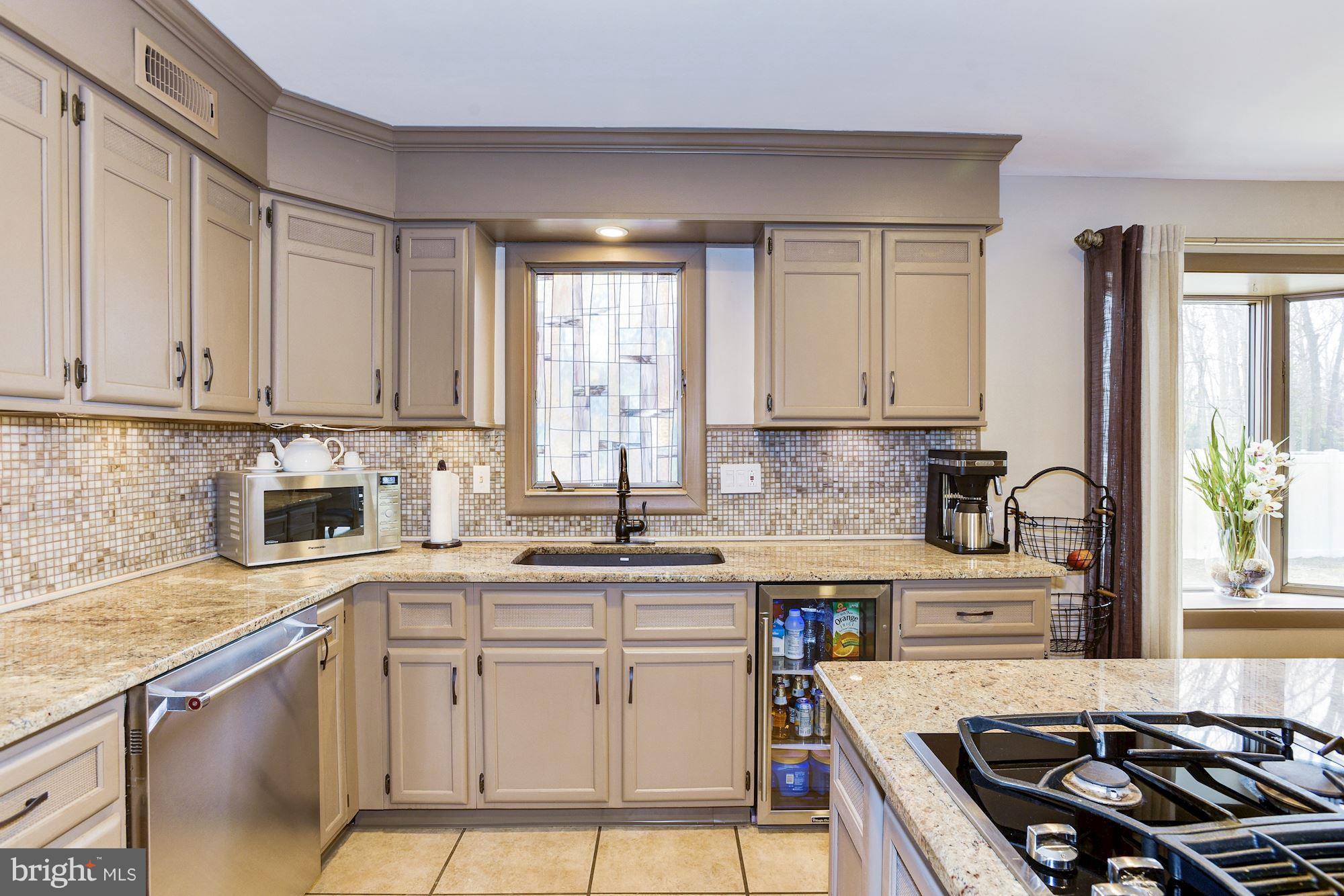 692 Woodlane Road Westampton, NJ 08060 - Photo 9 of 59 Kitchen with Deep Sink