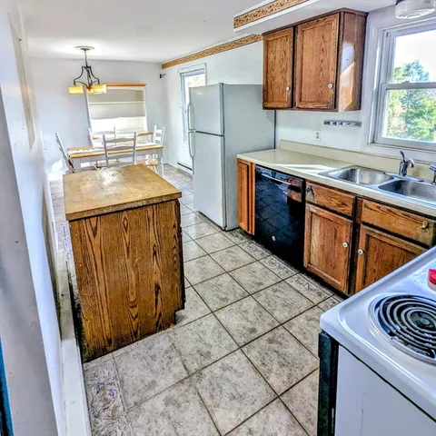 $362,400 | 41 Walnut Hill Drive, Worcester, MA 01602