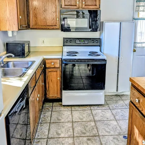 $362,400 | 41 Walnut Hill Drive, Worcester, MA 01602