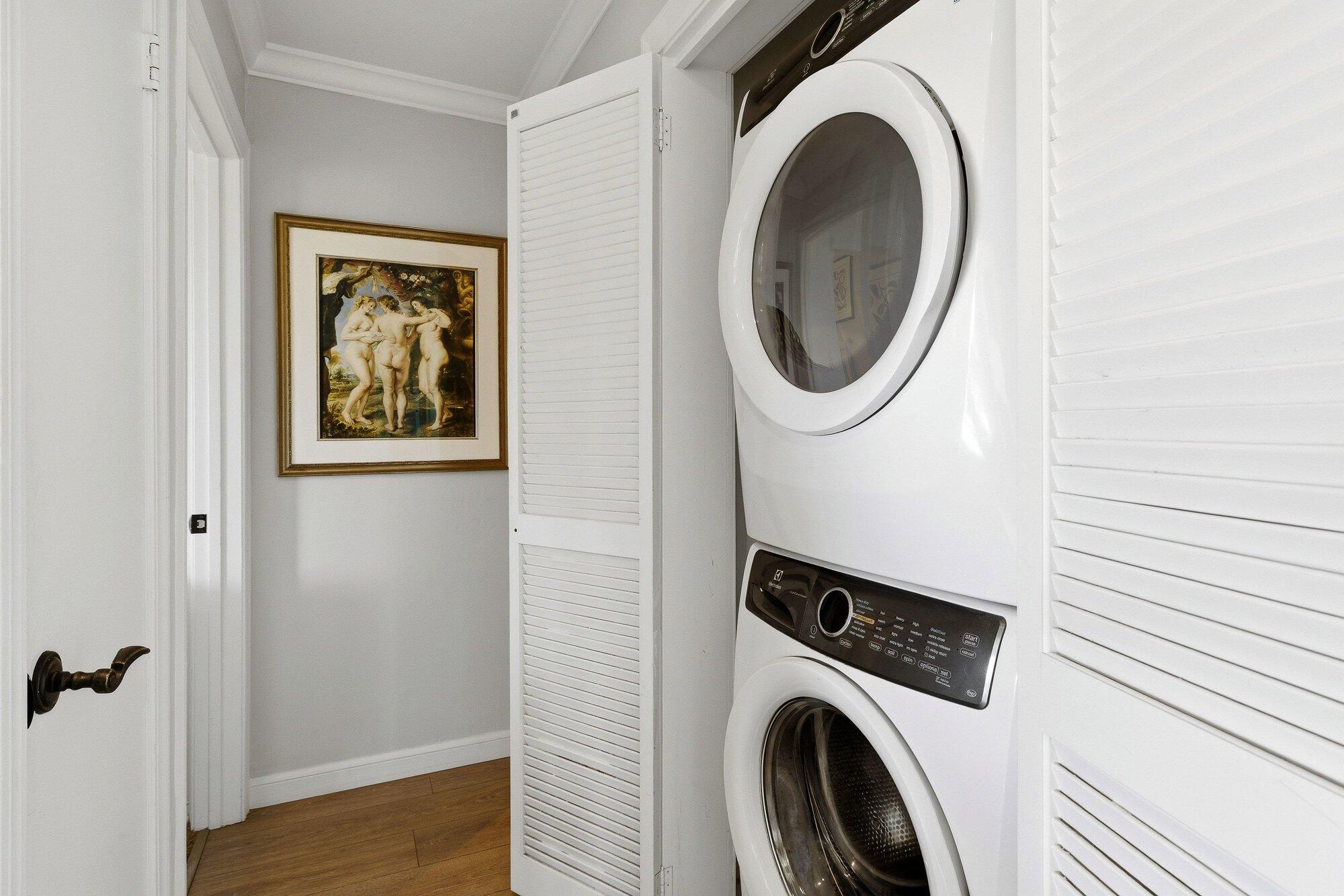 3375 Foothill Road, Unit 1123 Carpinteria, CA 93013 - Photo 15 of 21 Laundry