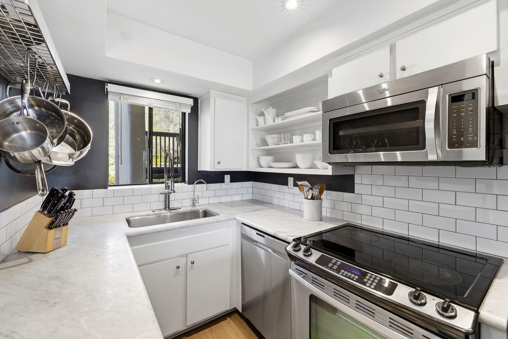 3375 Foothill Road, Unit 1123 Carpinteria, CA 93013 - Photo 5 of 21 Kitchen