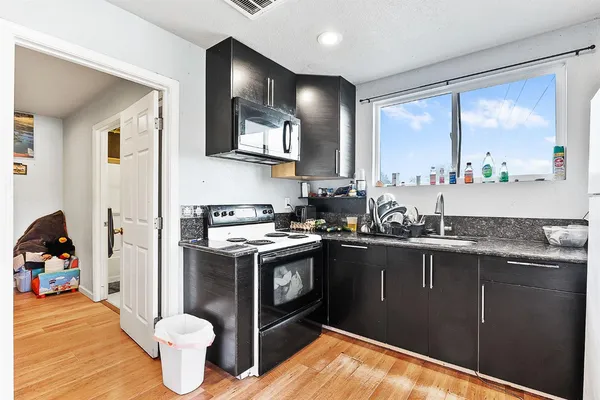 $599,900 | 1909 Verano Street, Sacramento, CA 95838