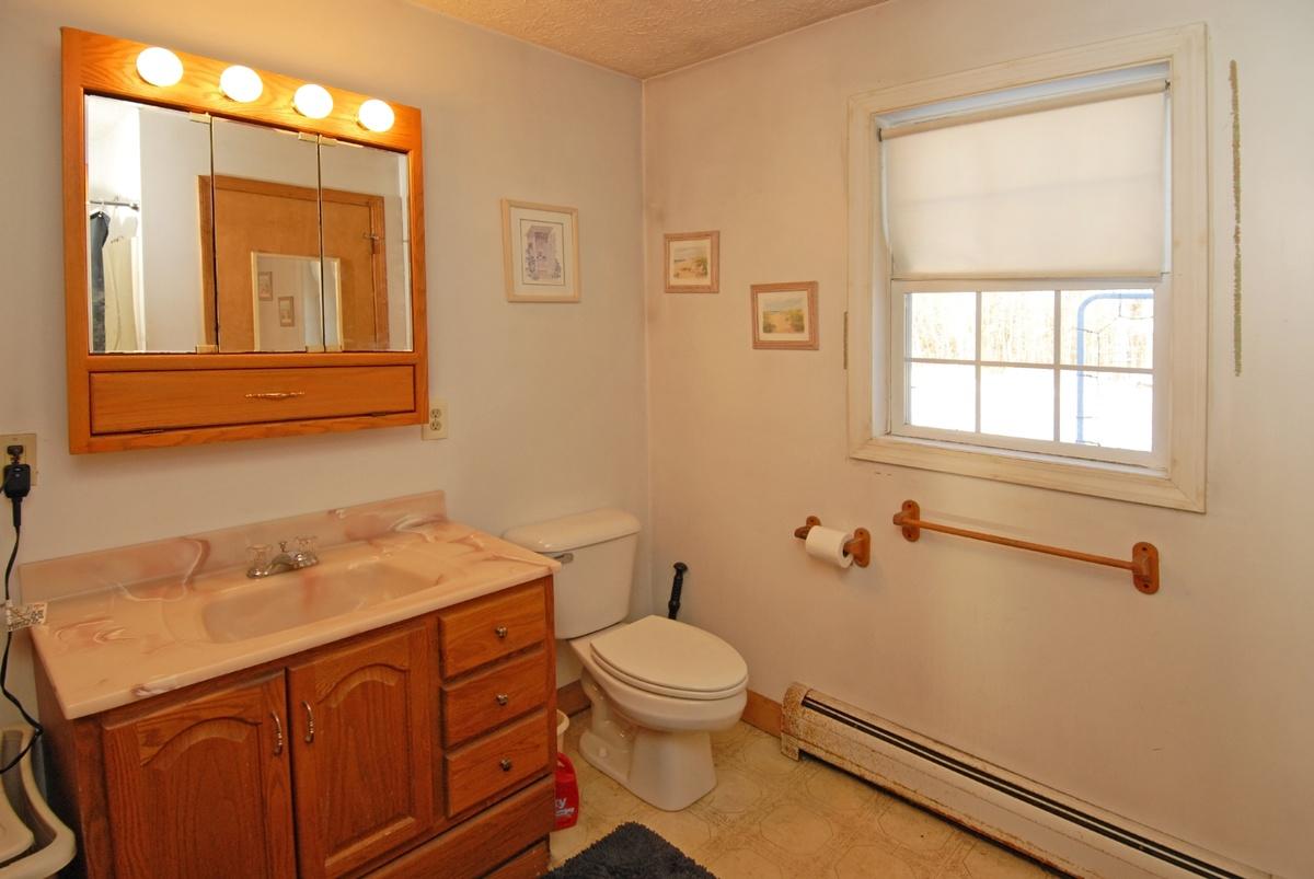 61 Oak Ridge Road Biddeford, ME 04005 - Photo 16 of 33 Bathroom