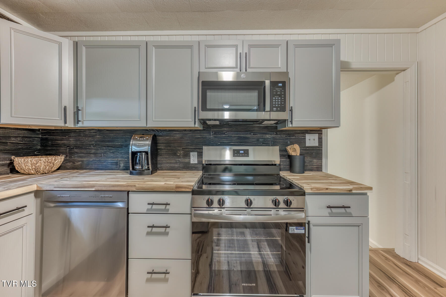 1403 Rock Rose Road Bristol, TN 37620 - Photo 10 of 34 Kitchen