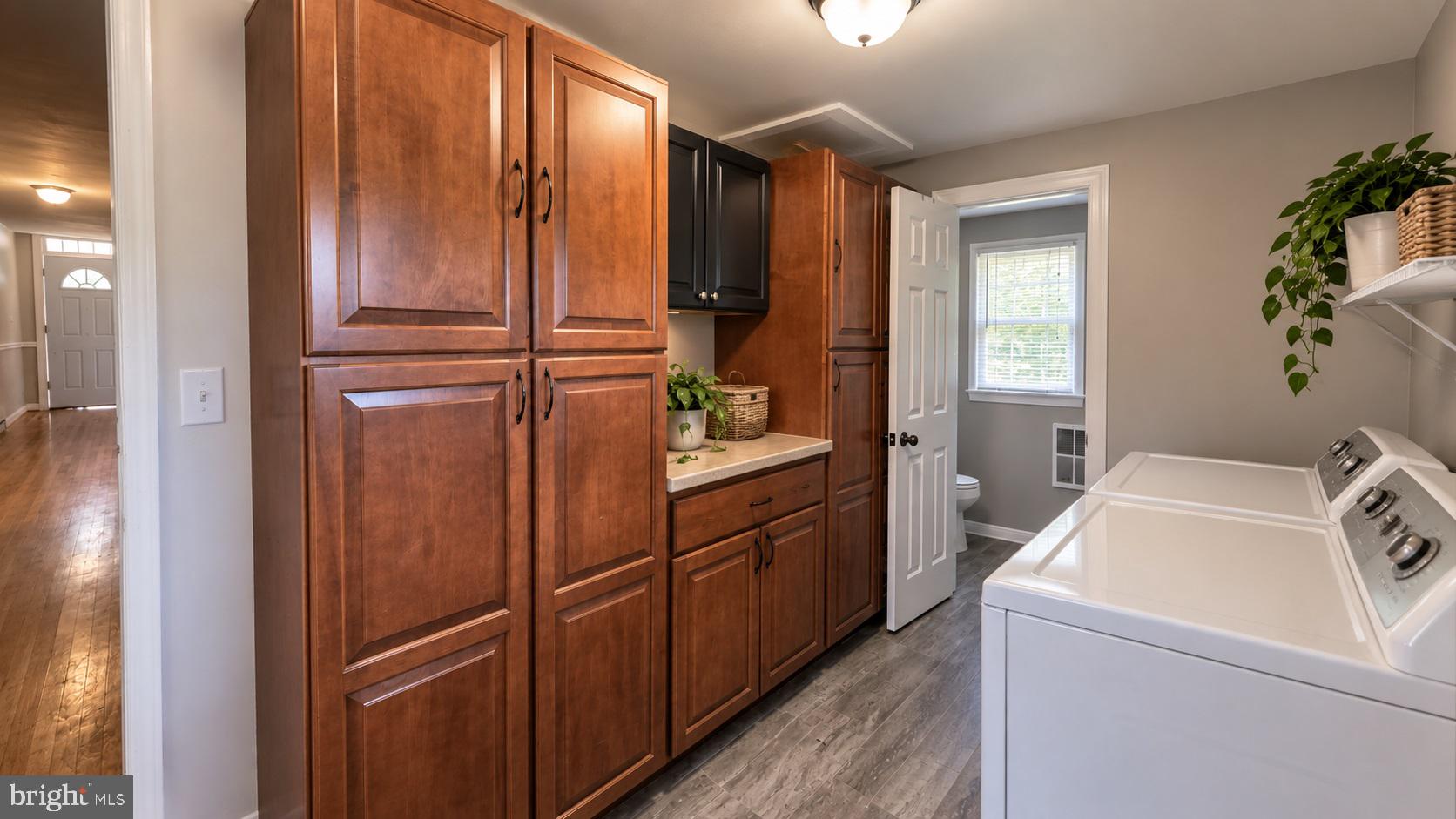 8203 Buckland Road Gainesville, VA 20155 - Photo 33 of 34 8205 - MUDROOM/LAUNDRY