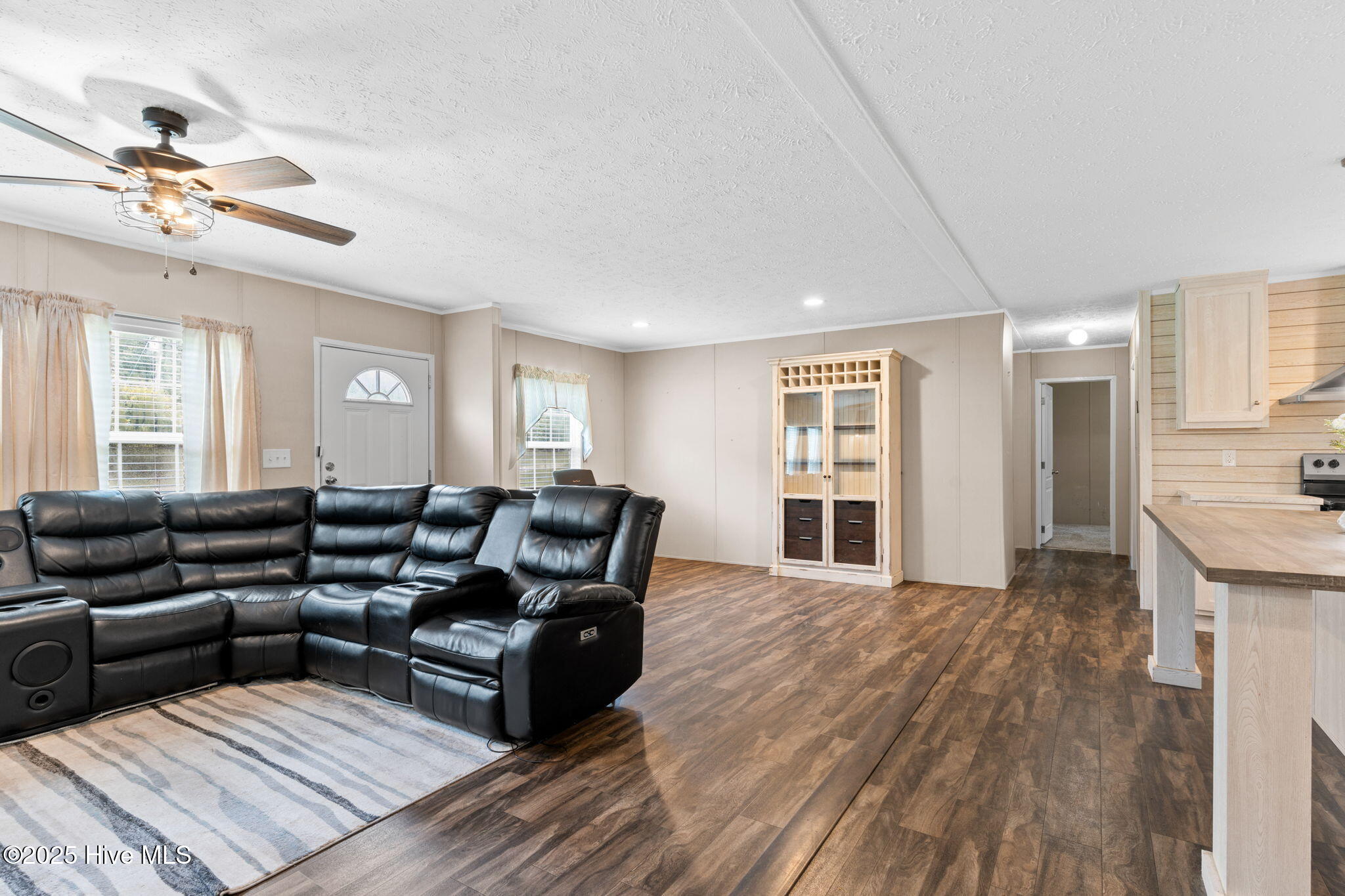 546 Pond Road Rocky Point, NC 28457 - Photo 12 of 48 Living and Dining rooms