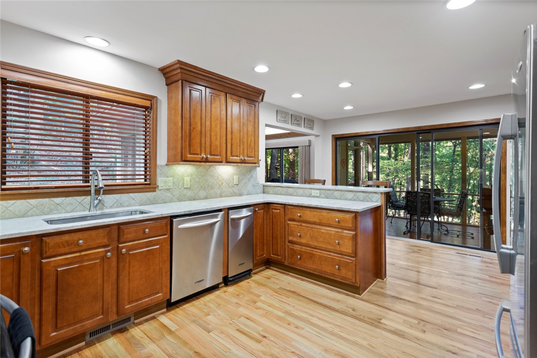 18 Mainsail Drive Salem, SC 29676 - Photo 15 of 49