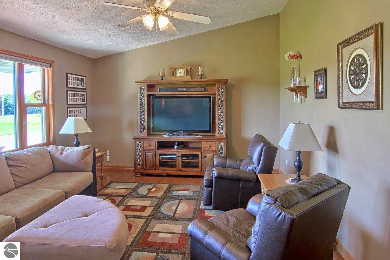5477 Sparling Road Kingsley, MI 49649 - Photo 13 of 26 1818595-17.JPG