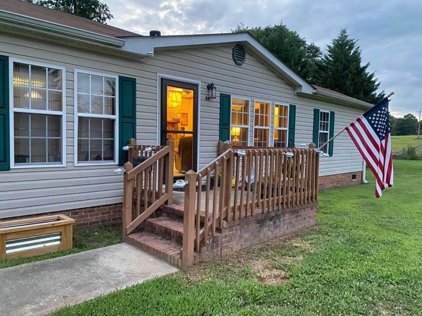 448 Wilkins Road Campobello, SC 29322 - Photo 3 of 29