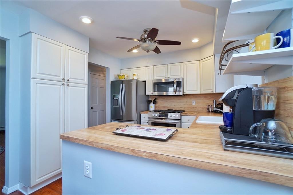 19 Derby Road Hicksville, NY 11801 - Photo 12 of 44 Gallery Image 12