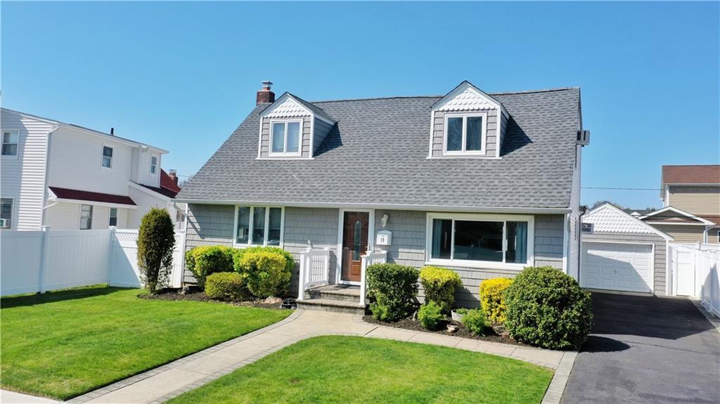 19 Derby Road Hicksville, NY 11801 - Photo 2 of 44 Gallery Image 2
