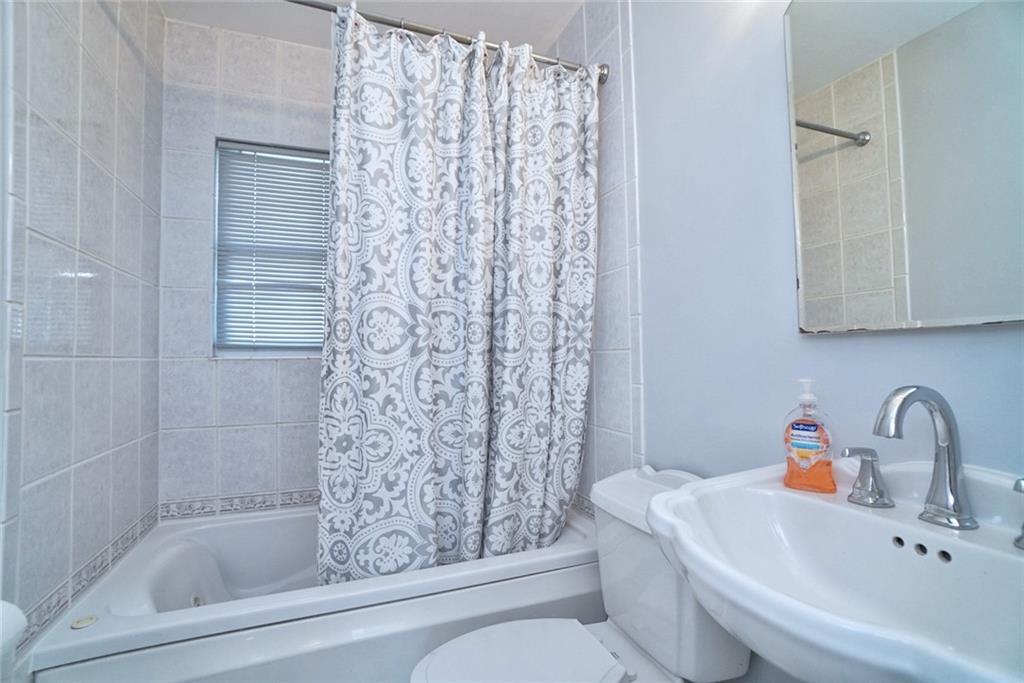 19 Derby Road Hicksville, NY 11801 - Photo 23 of 44 Gallery Image 23