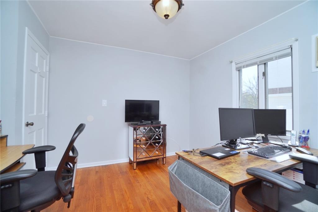 19 Derby Road Hicksville, NY 11801 - Photo 28 of 44 Gallery Image 28