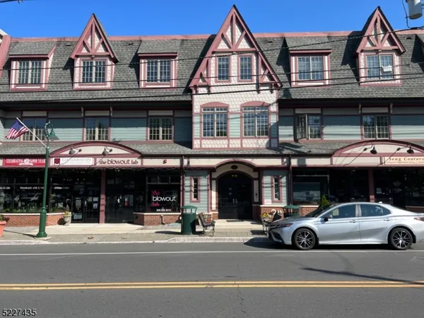 $3,000 | 230 South Avenue, Unit 2D, Fanwood, NJ 07023