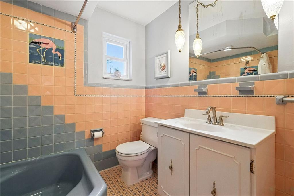 10205 Pearl Road Pittsburgh, PA 15235 - Photo 20 of 38 Main floor full bath