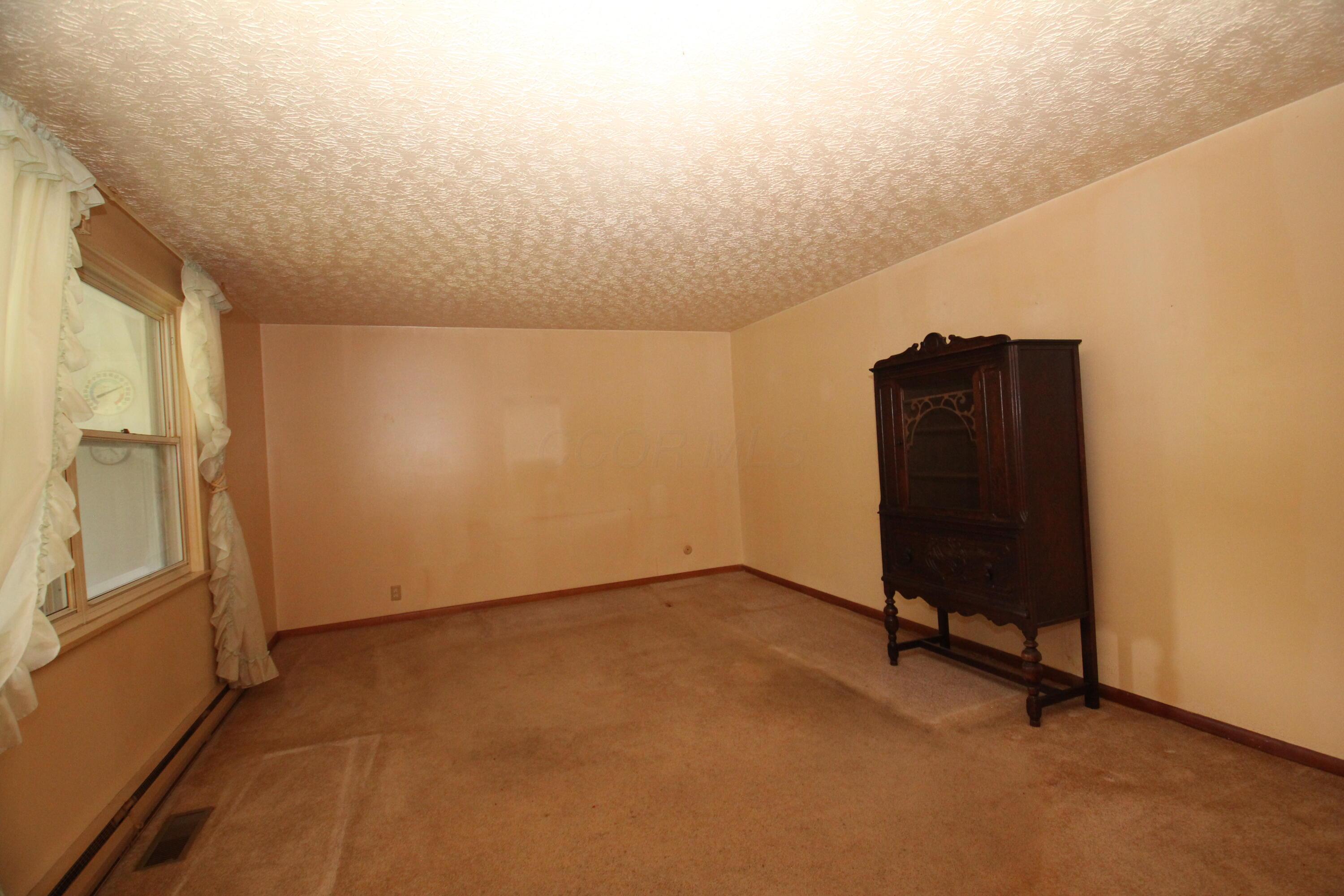 5726 Refugee Road Baltimore, OH 43105 - Photo 10 of 29 large "formal" living area