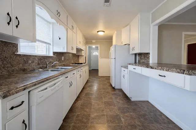 $1,550 | 942 Highway 60, East Bernard, TX 77435