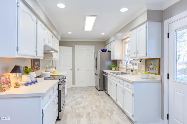 $625,000 | 203 Pinewood Drive, Apex, NC 27502