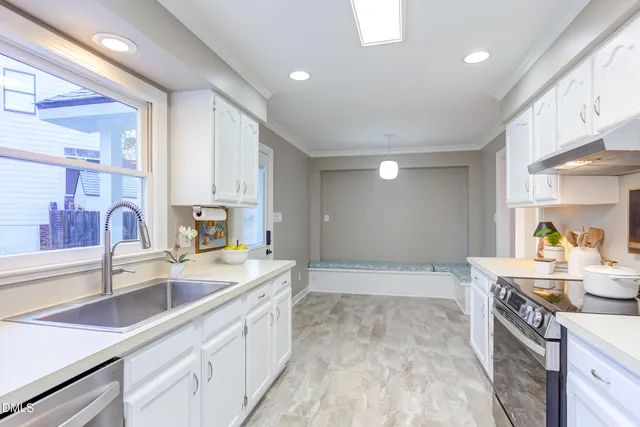 $625,000 | 203 Pinewood Drive, Apex, NC 27502