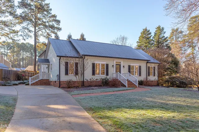 $625,000 | 203 Pinewood Drive, Apex, NC 27502