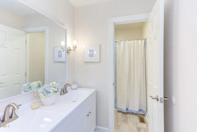 $625,000 | 203 Pinewood Drive, Apex, NC 27502