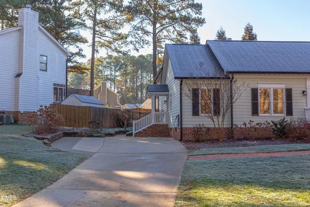 $625,000 | 203 Pinewood Drive, Apex, NC 27502