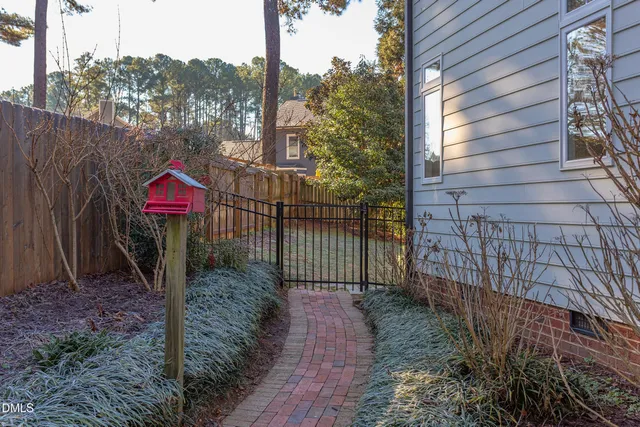 $625,000 | 203 Pinewood Drive, Apex, NC 27502