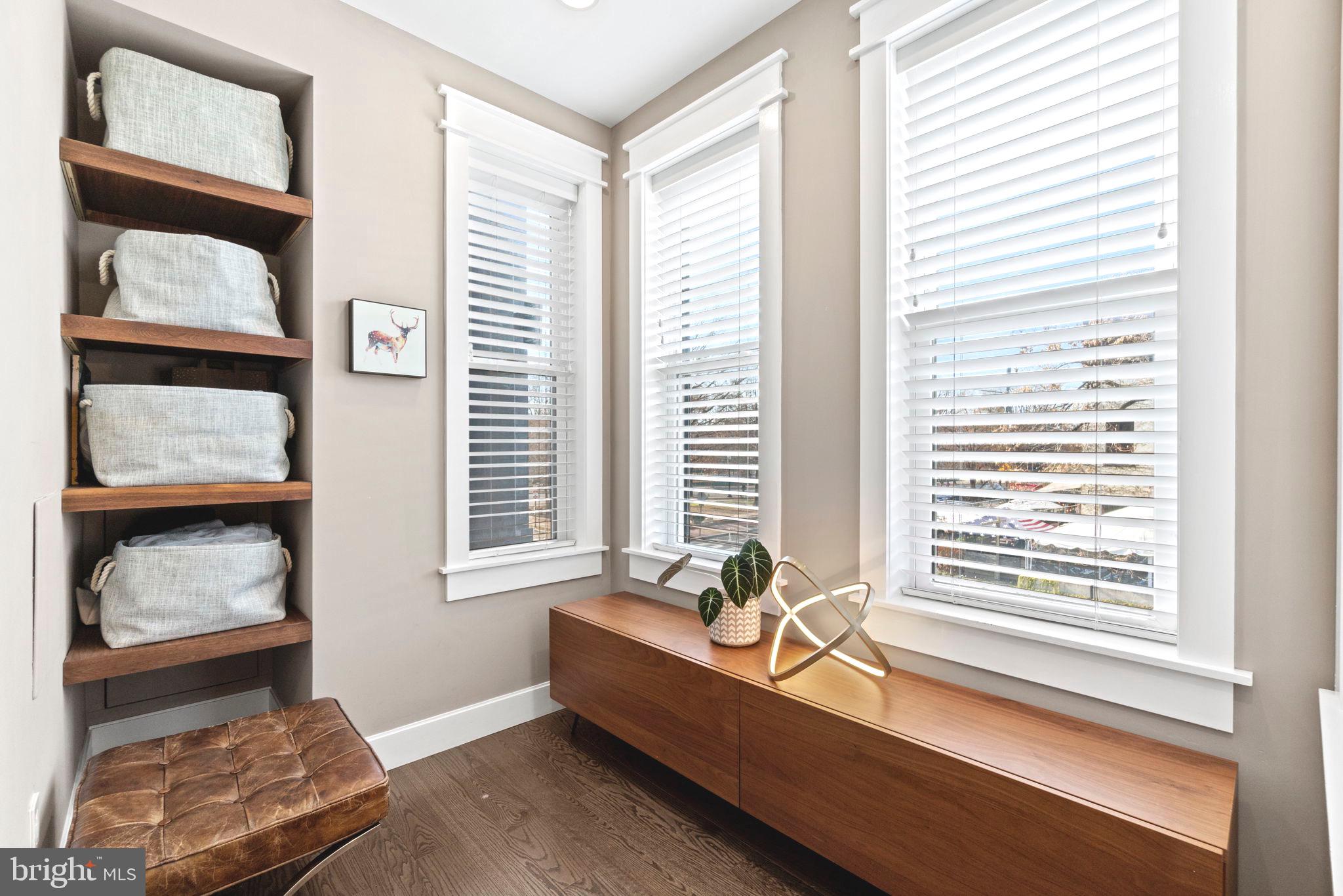 85 R Street Northwest Washington, DC 20001 - Photo 17 of 29 a bathroom with a bathtub and next to a window