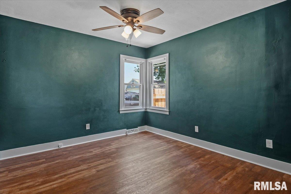 806 9th Street Pawnee, IL 62558 - Photo 14 of 36